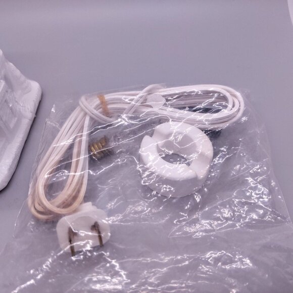 Celebrate It Christmas Trading Post 118779 w/Single Socket Light NEW Sealed - Picture 9 of 9